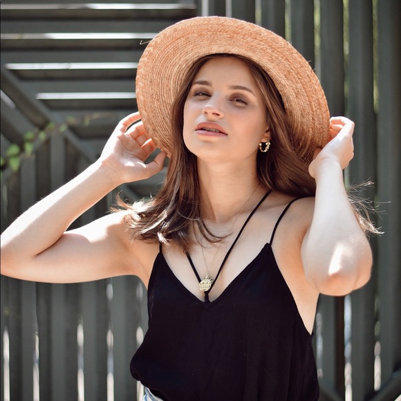 Meet your Posher, Myra - Picture 4 of 4